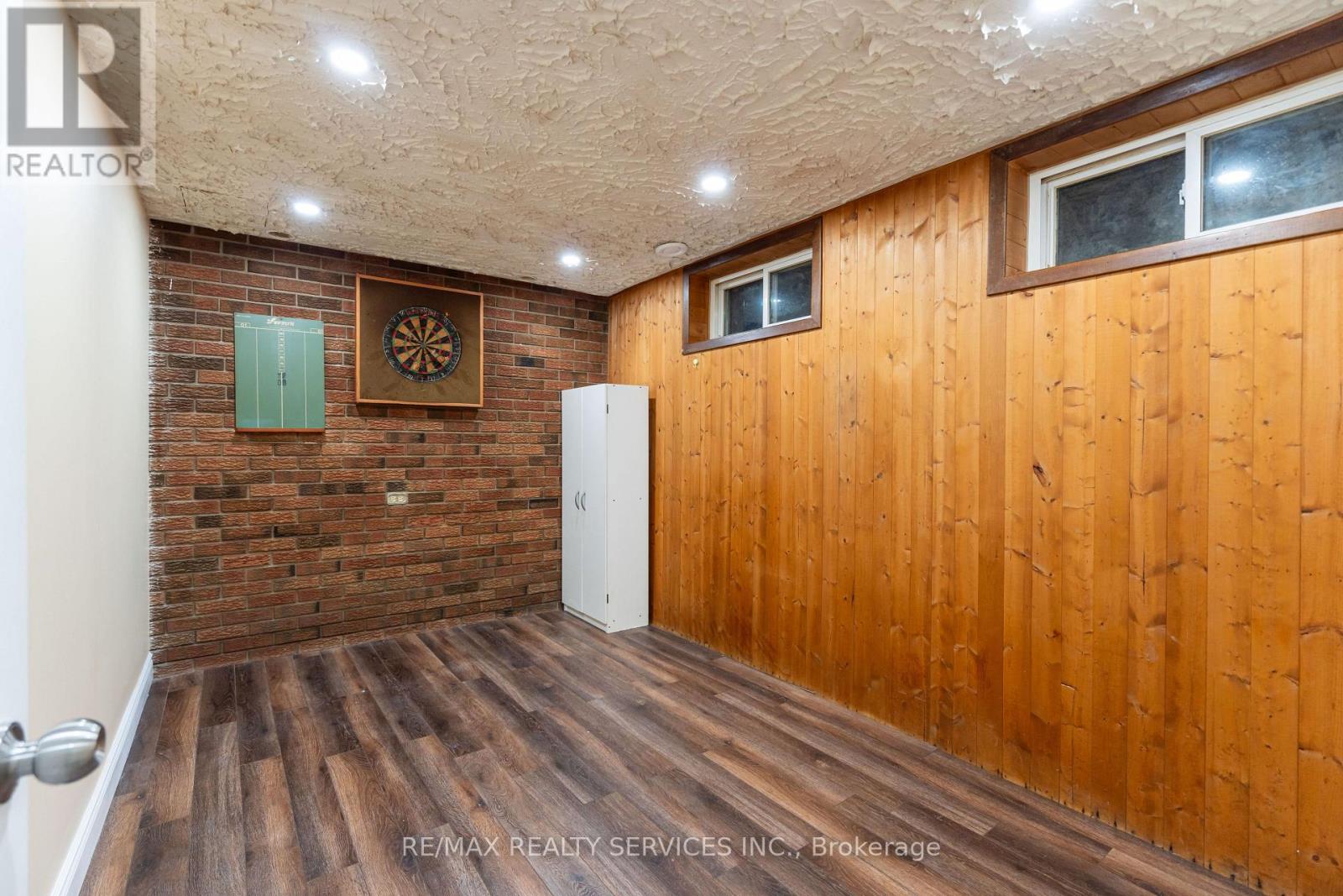 560 Highpoint Avenue, Waterloo, Ontario  N2L 4N1 - Photo 30 - X12404504