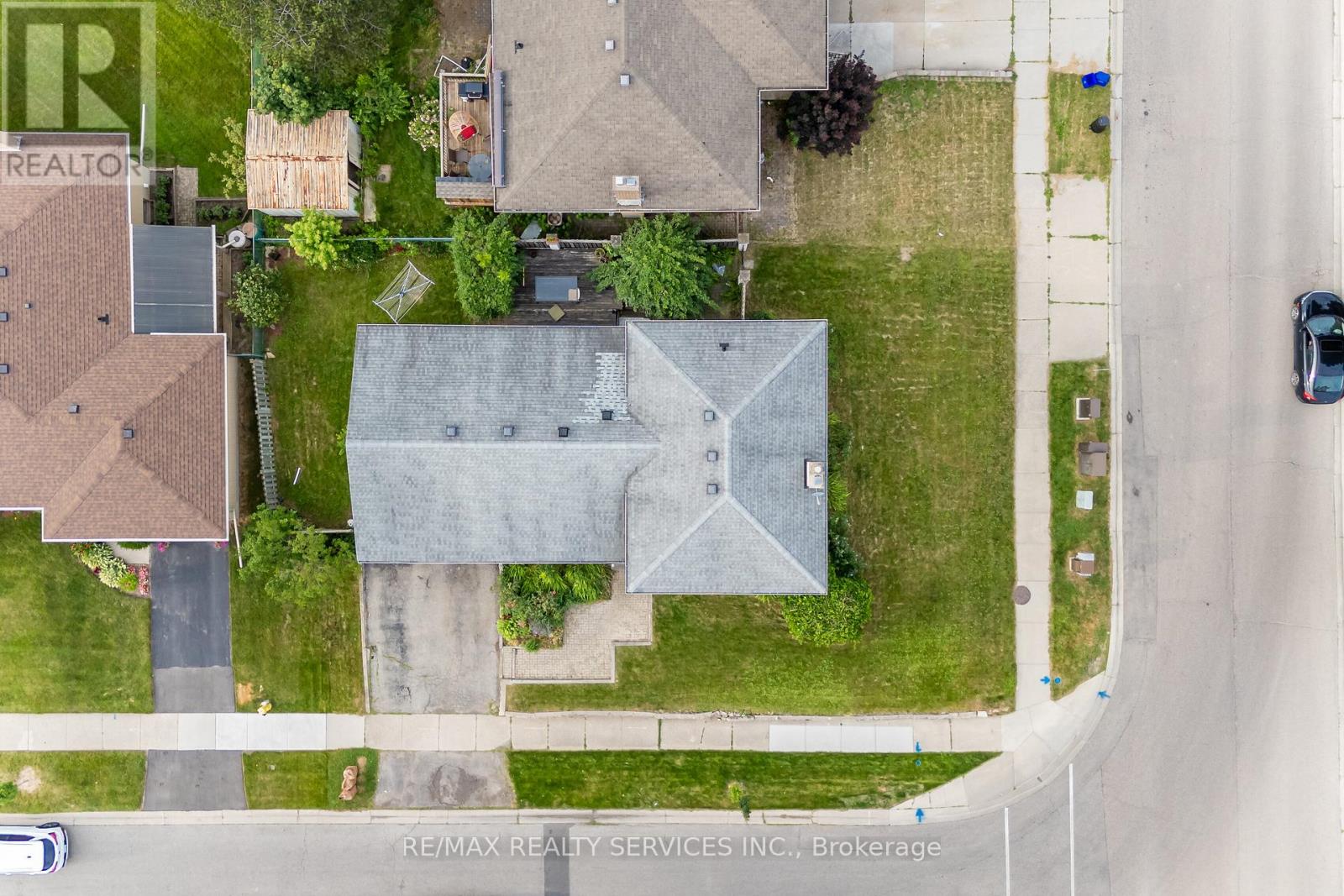 560 Highpoint Avenue, Waterloo, Ontario  N2L 4N1 - Photo 4 - X12404504