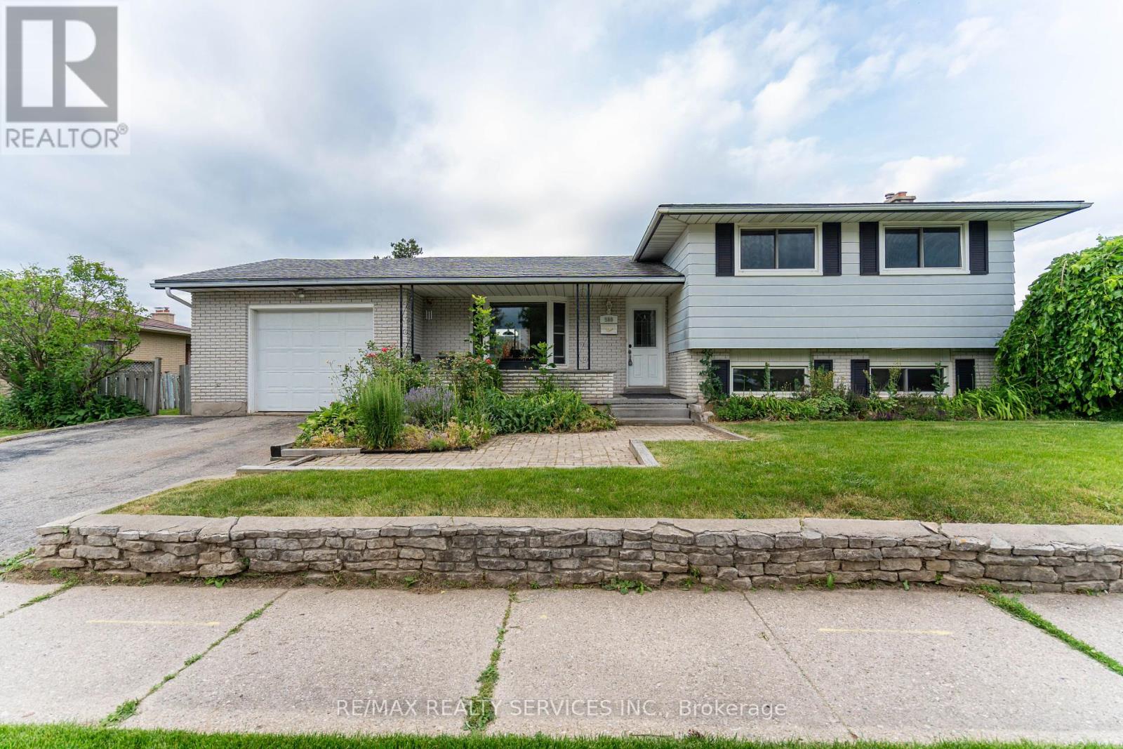 560 Highpoint Avenue, Waterloo, Ontario  N2L 4N1 - Photo 5 - X12404504