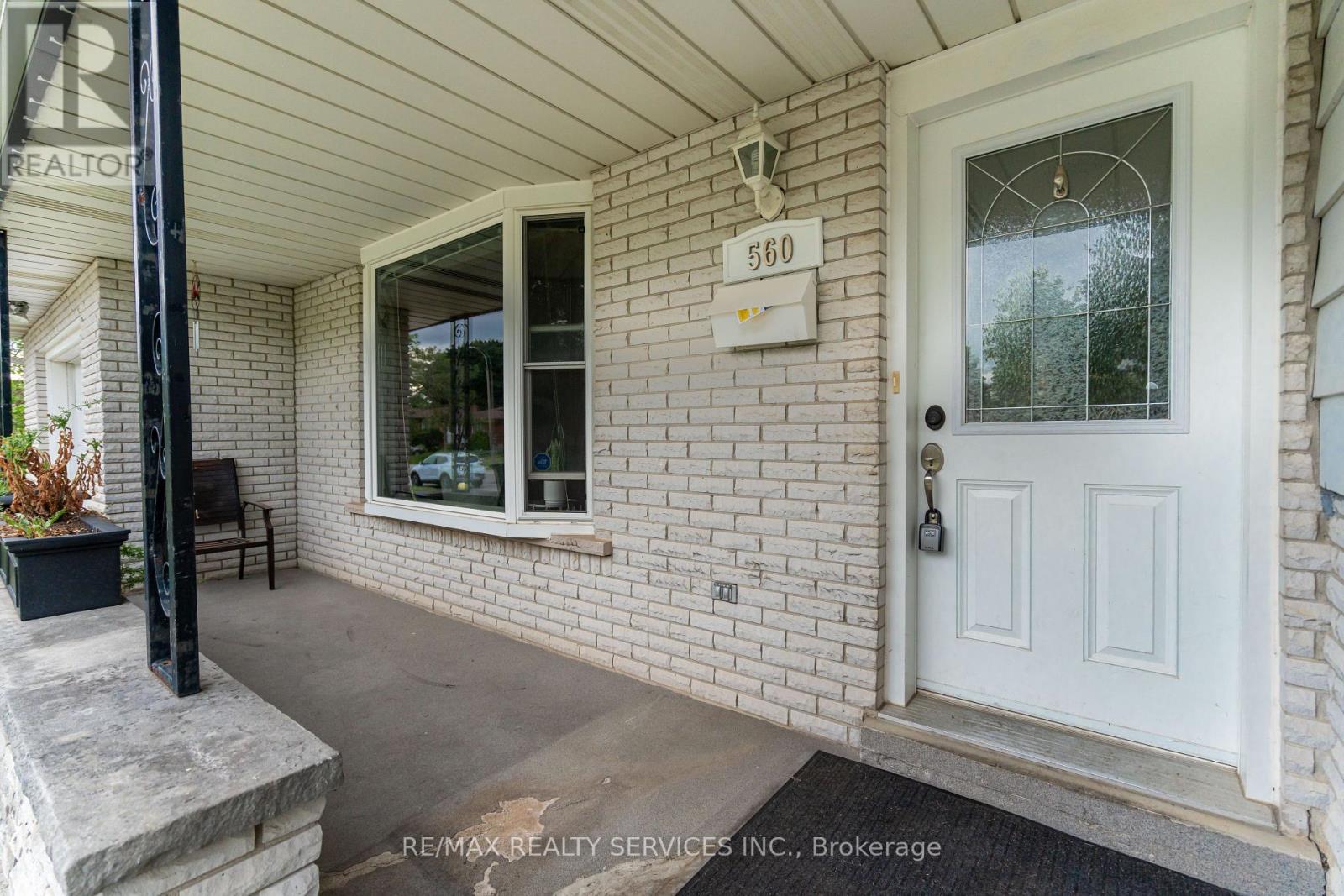 560 Highpoint Avenue, Waterloo, Ontario  N2L 4N1 - Photo 6 - X12404504