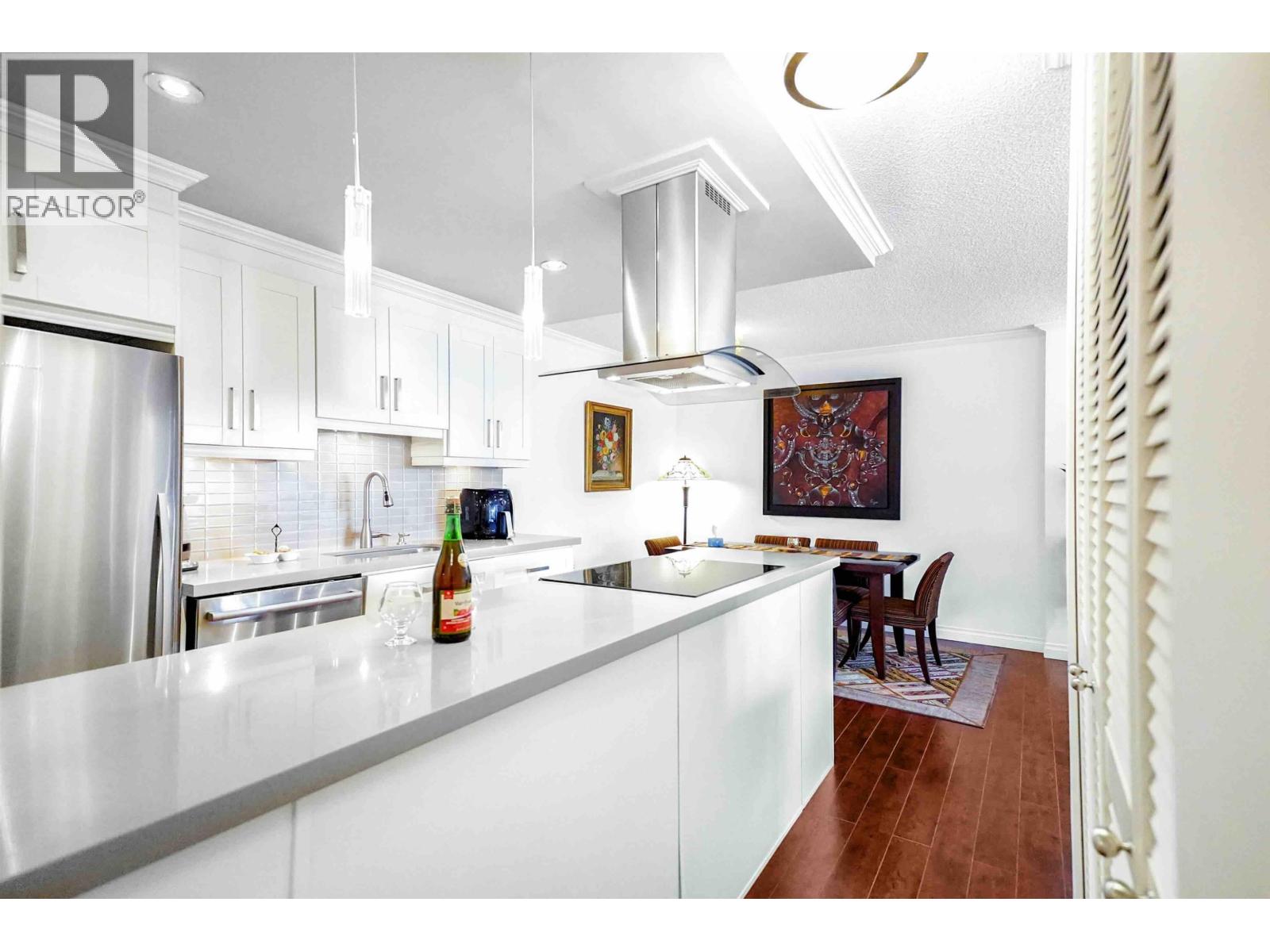 306 2020 FULLERTON AVENUE, North Vancouver, British Columbia