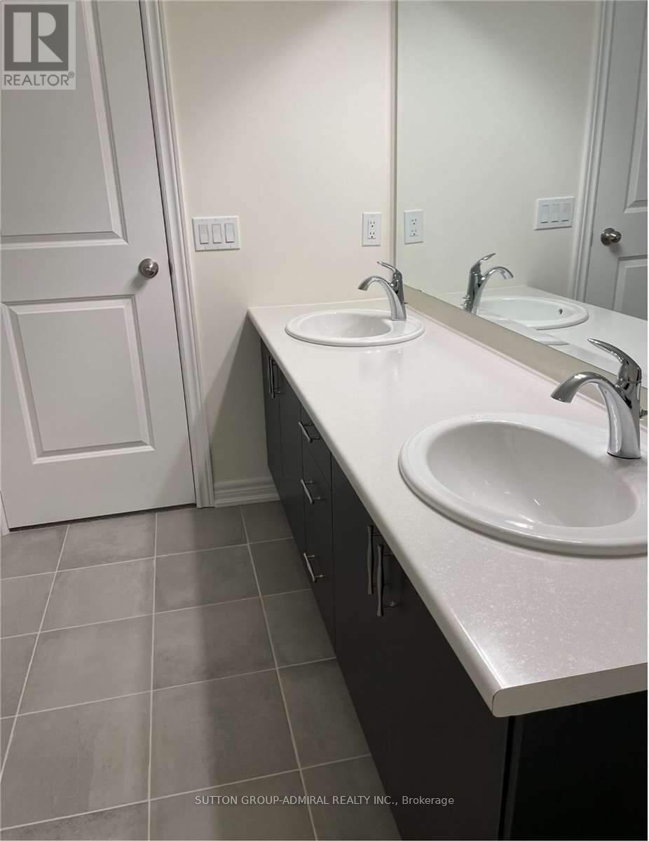 254 Silk Twist Drive, East Gwillimbury, Ontario  L9N 0V4 - Photo 13 - N12404496