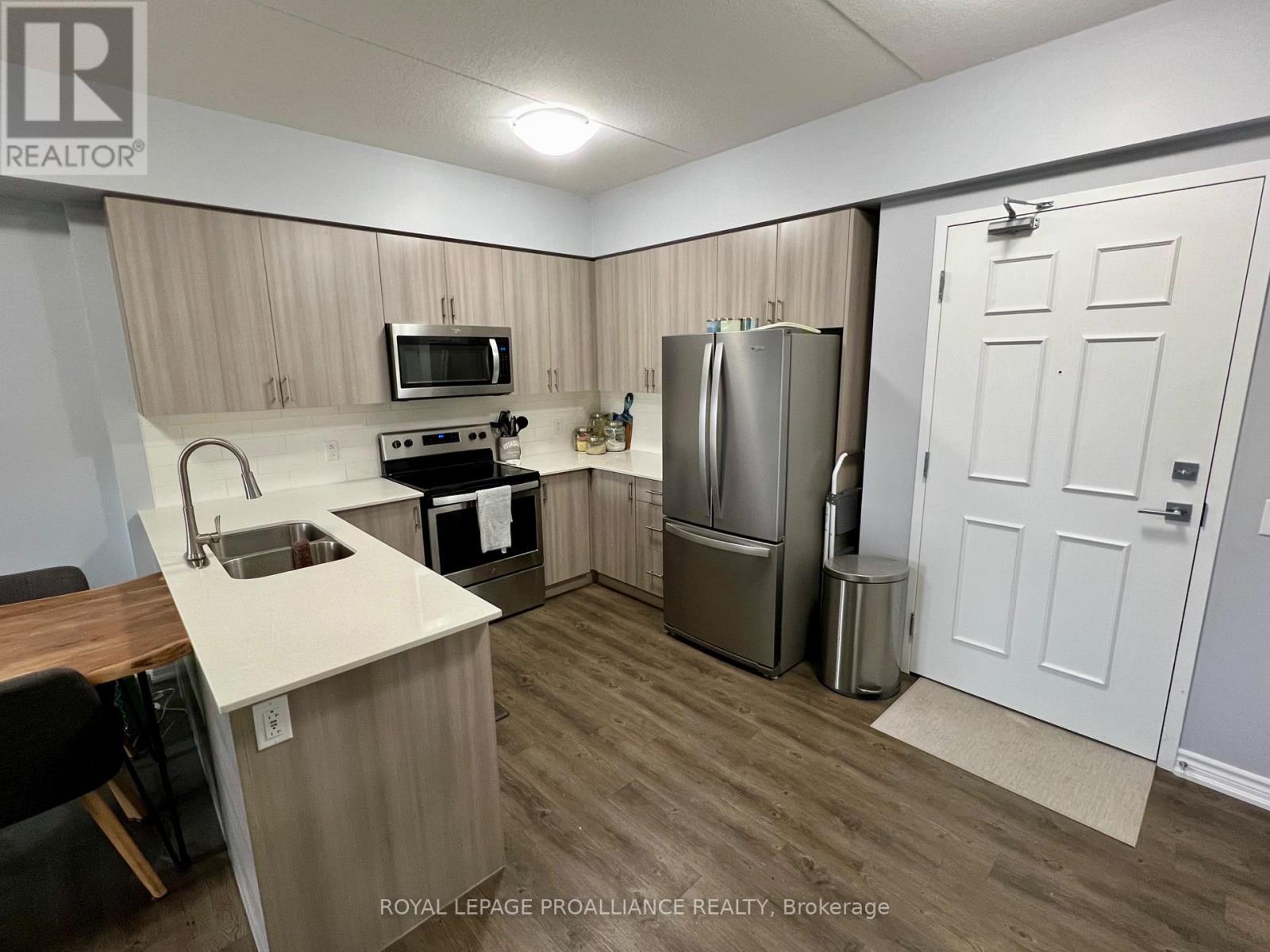 302 - 290 Liberty Street N, Clarington, Ontario  L1C 0V5 - Photo 3 - E12403530