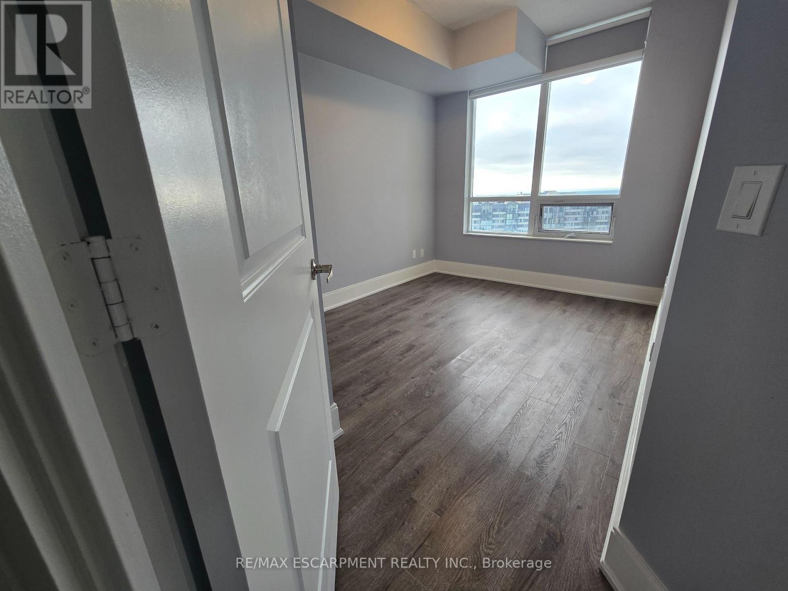 2402 - 330 Burnhamthorpe Road W, Mississauga, Ontario  L5B 4P9 - Photo 13 - W12401549