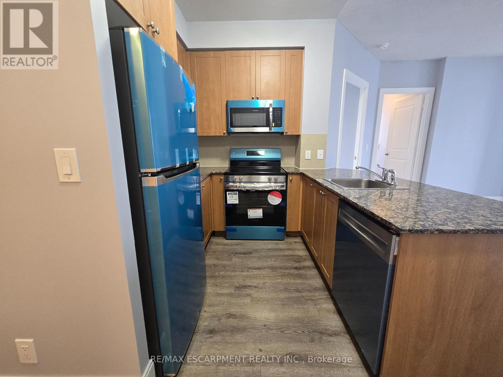 2402 - 330 Burnhamthorpe Road W, Mississauga, Ontario  L5B 4P9 - Photo 12 - W12401549