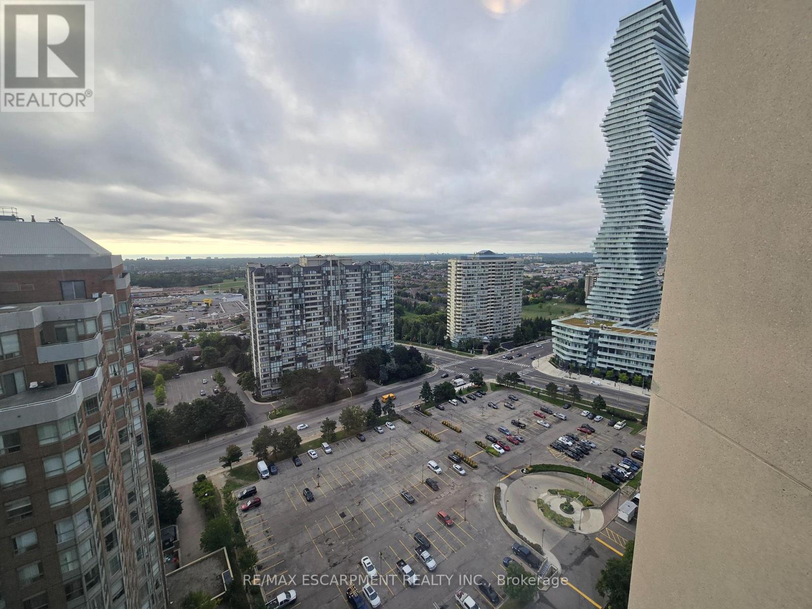 2402 - 330 Burnhamthorpe Road W, Mississauga, Ontario  L5B 4P9 - Photo 4 - W12401549