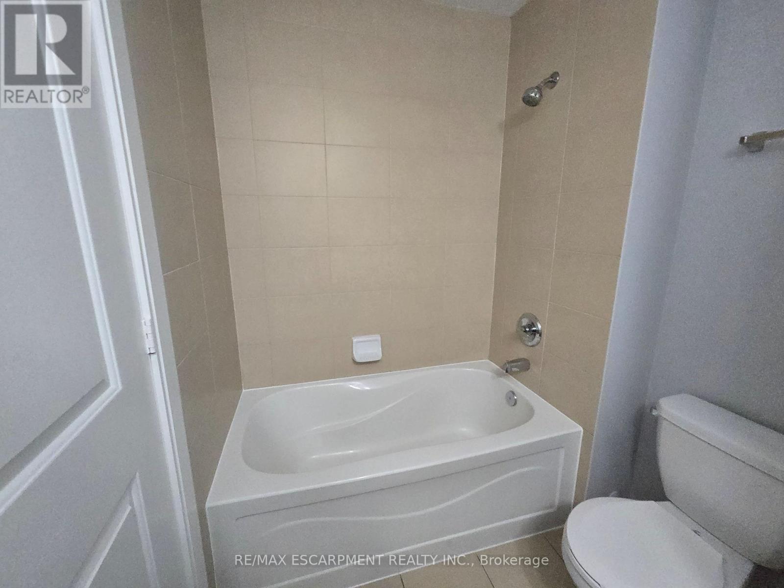 2402 - 330 Burnhamthorpe Road W, Mississauga, Ontario  L5B 4P9 - Photo 6 - W12401549