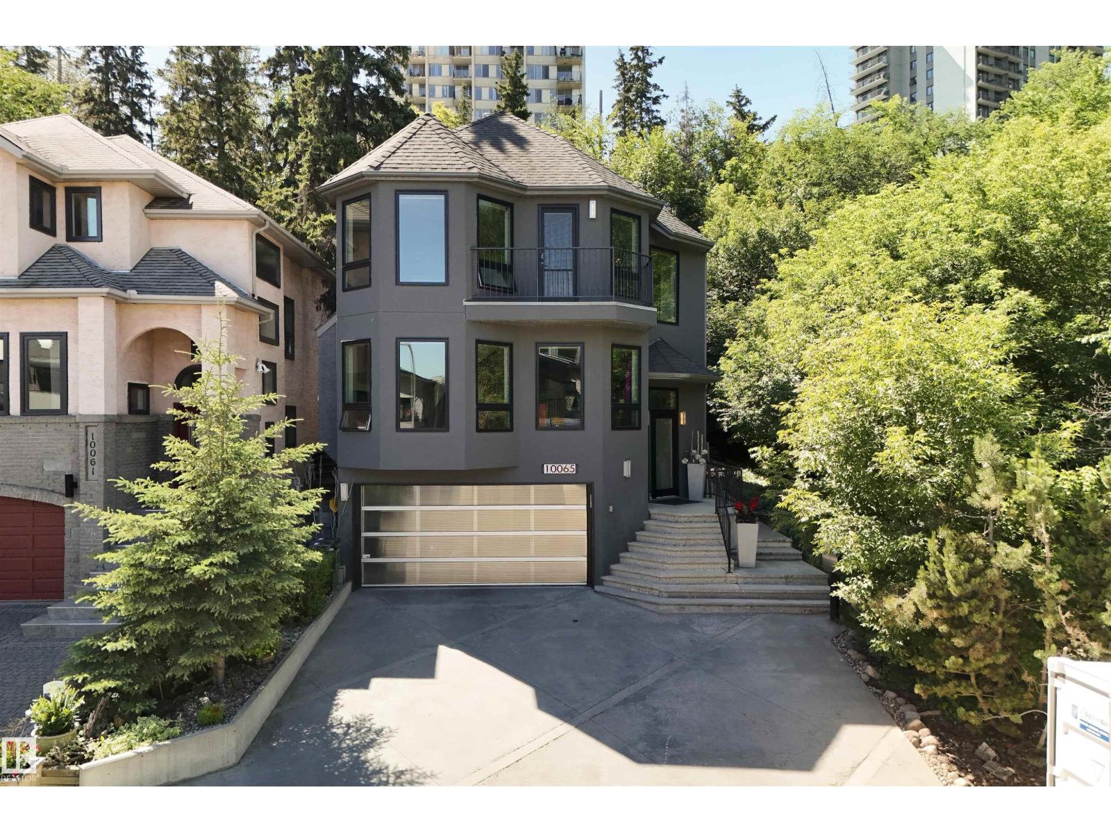 10065 90 AV NW, Edmonton, Alberta