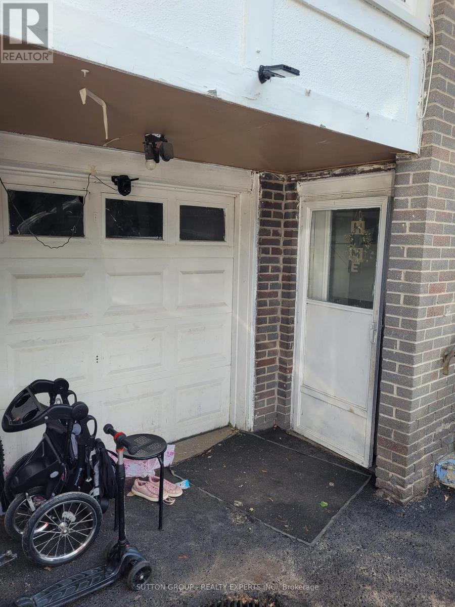 2644 Lundene Road, Mississauga, Ontario  L5J 1P8 - Photo 3 - W12361214