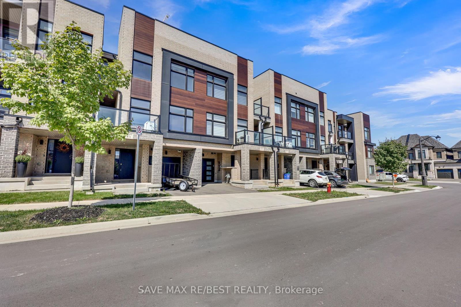 2536 Littlefield Crescent, Oakville, Ontario  L6M 4G3 - Photo 3 - W12400250