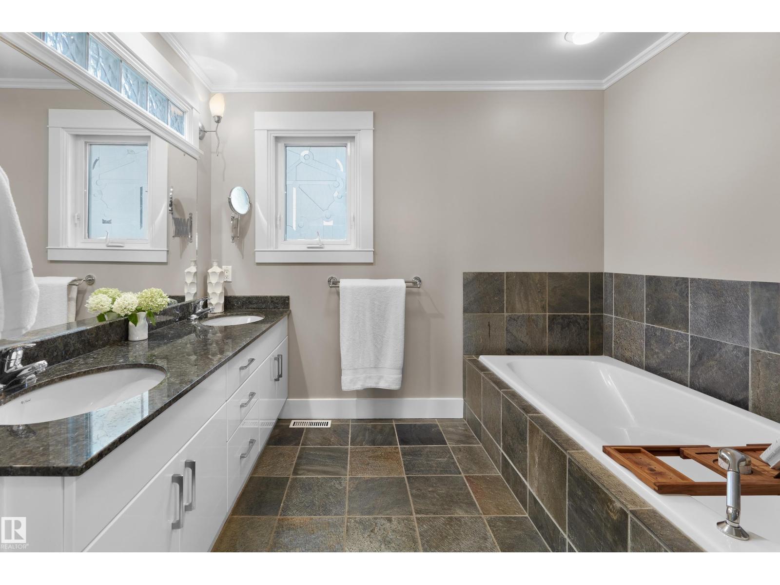 8928 Valleyview Dr Nw, Edmonton, Alberta  T5R 5T5 - Photo 32 - E4455290