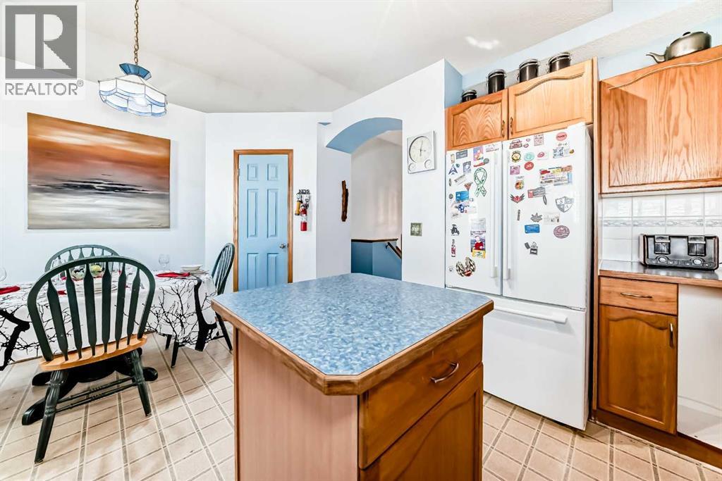 128 Erin Meadow Way Se, Calgary, Alberta  T2B 3P7 - Photo 7 - A2256503