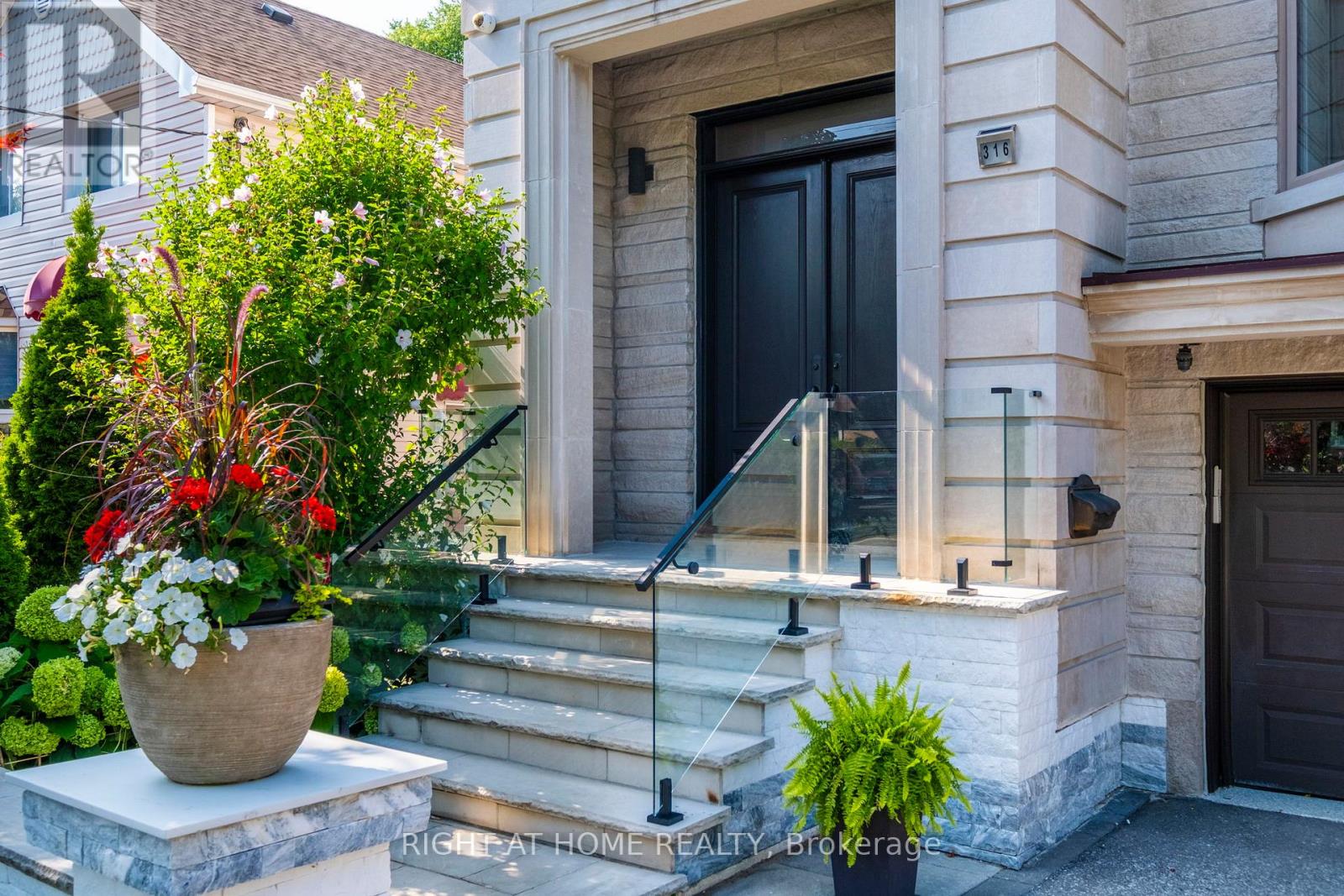316 Churchill Avenue, Toronto, Ontario  M2R 1E7 - Photo 3 - C12398044