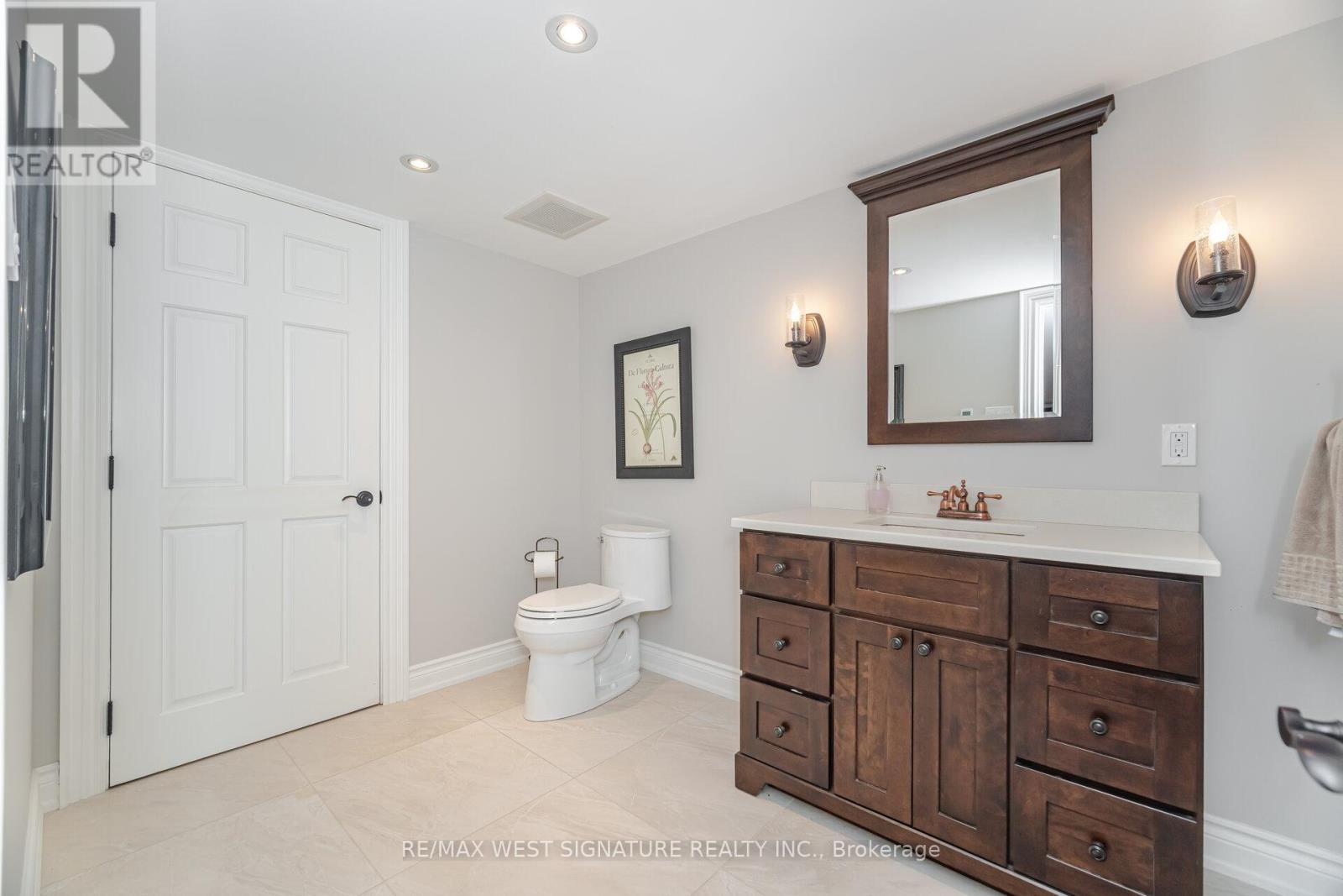 351 Dearbourne Avenue, King (King City), Ontario  L7B 1A3 - Photo 28 - N12404028