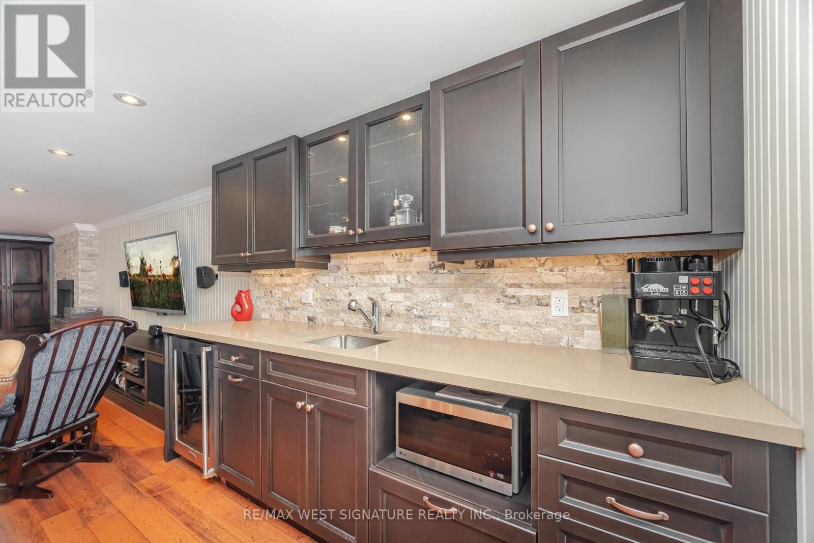 351 Dearbourne Avenue, King (King City), Ontario  L7B 1A3 - Photo 25 - N12404028