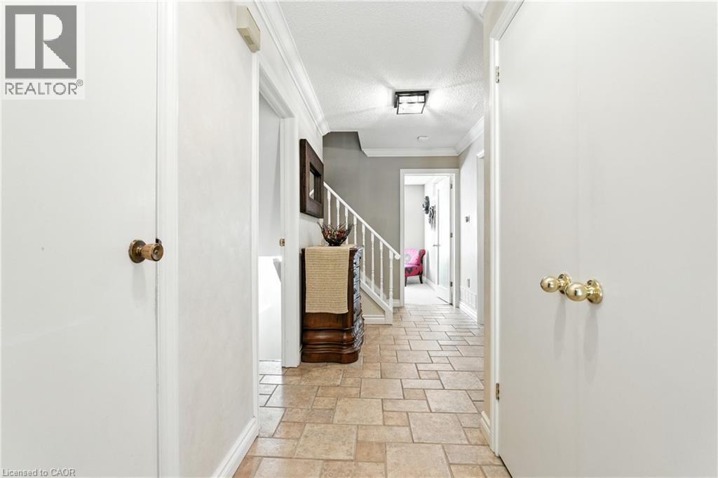 6 Lilac Court, Ancaster, Ontario  L9G 4E3 - Photo 3 - 40769991
