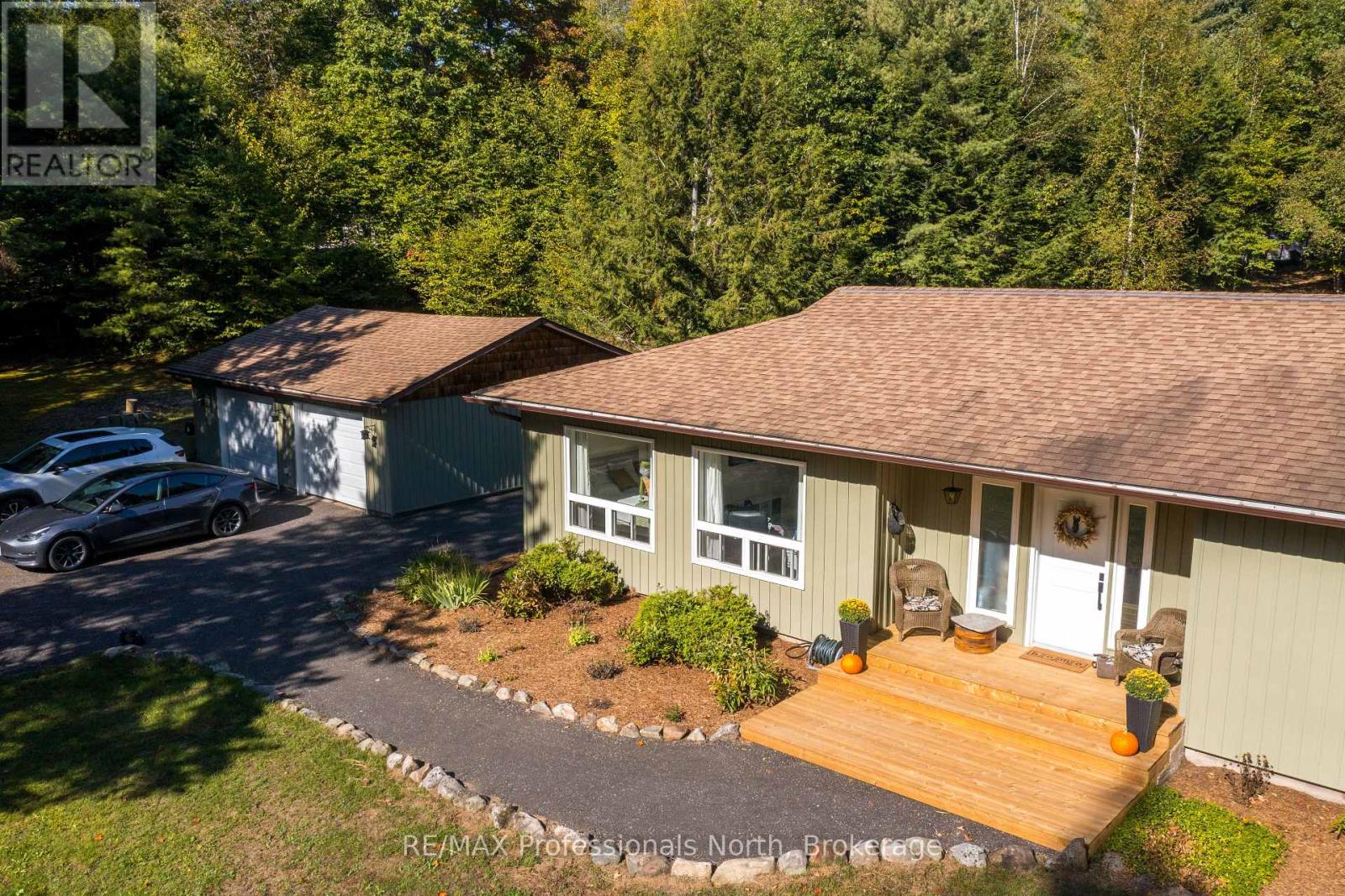106 LADELL HEIGHTS CRESCENT, Huntsville, Ontario