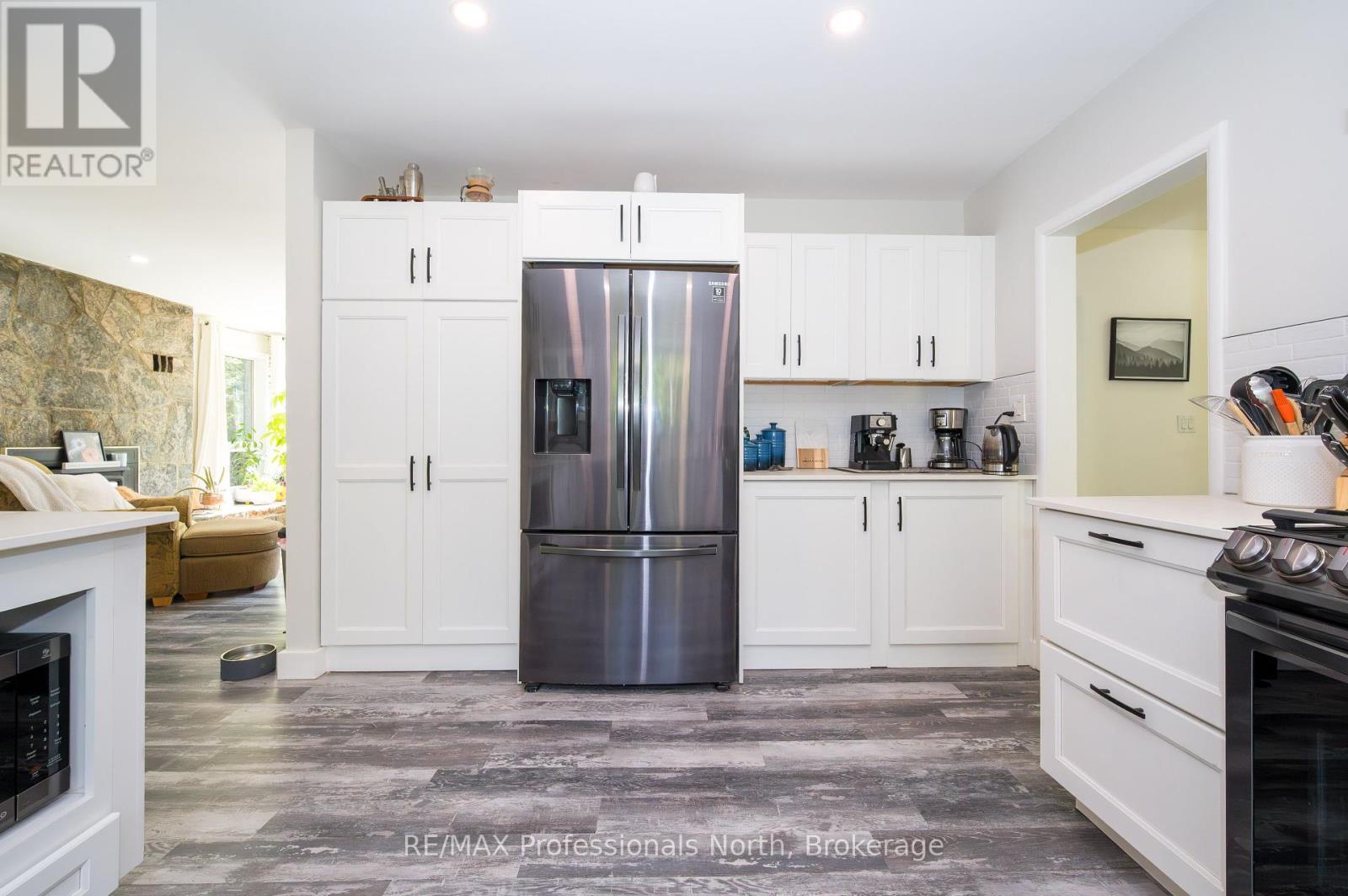 106 Ladell Heights Crescent, Huntsville, Ontario  P0B 1L0 - Photo 11 - X12404622