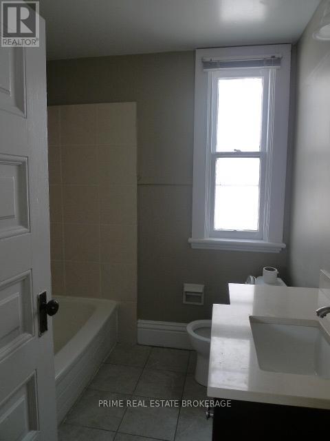 202 Sydenham Street, London East, Ontario  N6A 1W3 - Photo 14 - X12404619