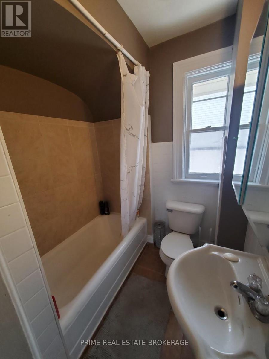 202 Sydenham Street, London East, Ontario  N6A 1W3 - Photo 15 - X12404619