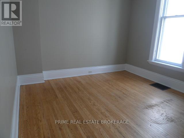 202 Sydenham Street, London East, Ontario  N6A 1W3 - Photo 6 - X12404619
