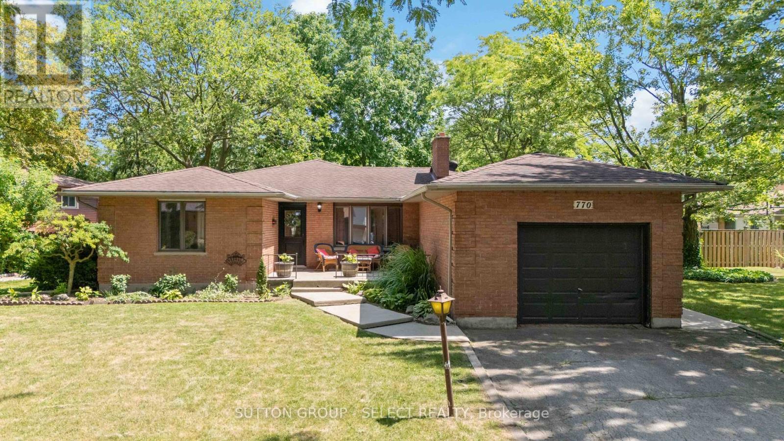 770 Galloway Crescent, London South, Ontario  N6J 2Y7 - Photo 2 - X12404639