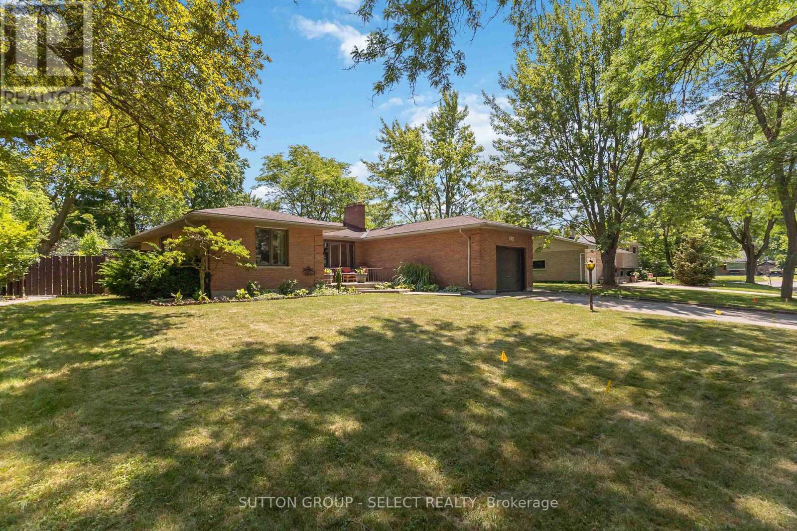 770 Galloway Crescent, London South, Ontario  N6J 2Y7 - Photo 5 - X12404639