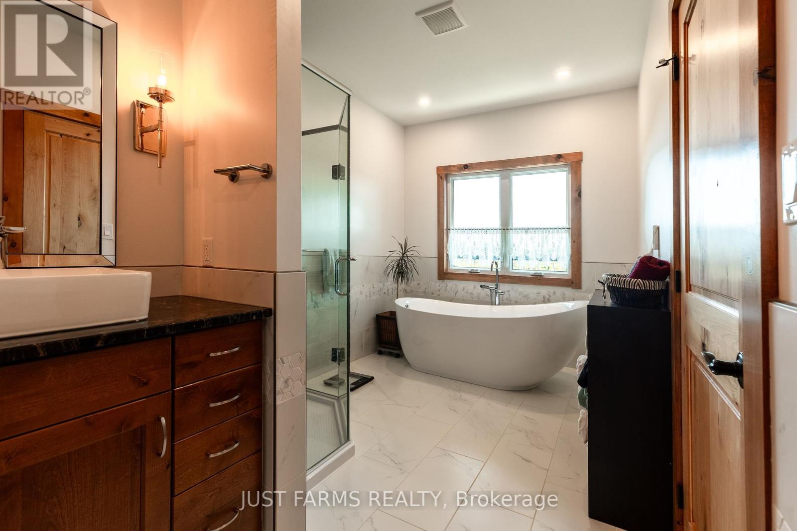 22889 Talbot Line, West Elgin, Ontario  N0L 2C0 - Photo 26 - X12404703