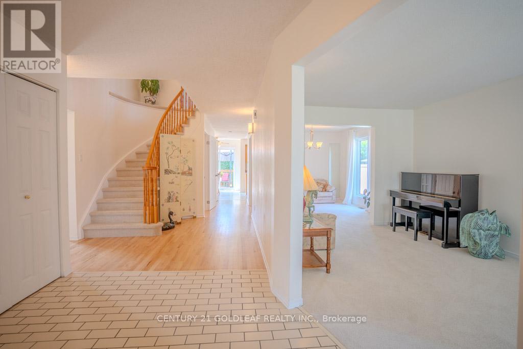 612 Chenier Way, Ottawa, Ontario  K4A 1R1 - Photo 4 - X12404598