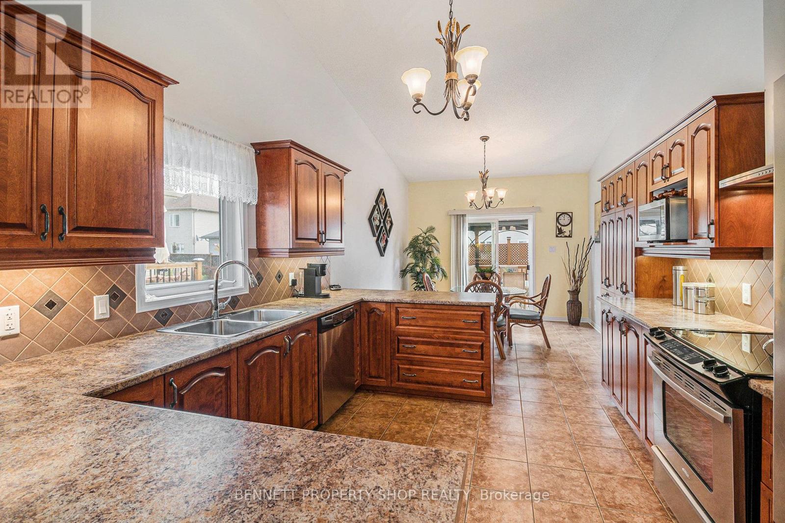 460 Jasper Crescent, Clarence-Rockland, Ontario  K4K 0C7 - Photo 14 - X12404601