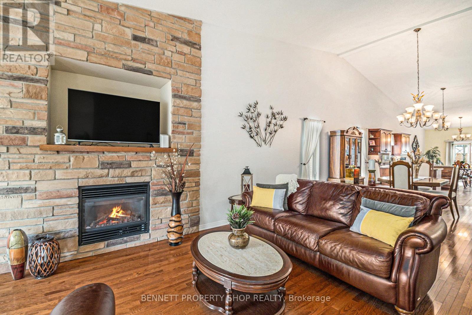 460 Jasper Crescent, Clarence-Rockland, Ontario  K4K 0C7 - Photo 6 - X12404601
