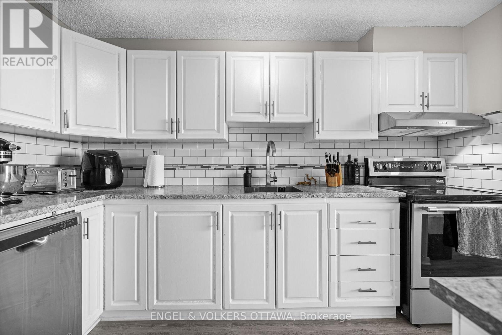 1404 - 665 Bathgate Drive, Ottawa, Ontario  K1K 3Y4 - Photo 10 - X12404624