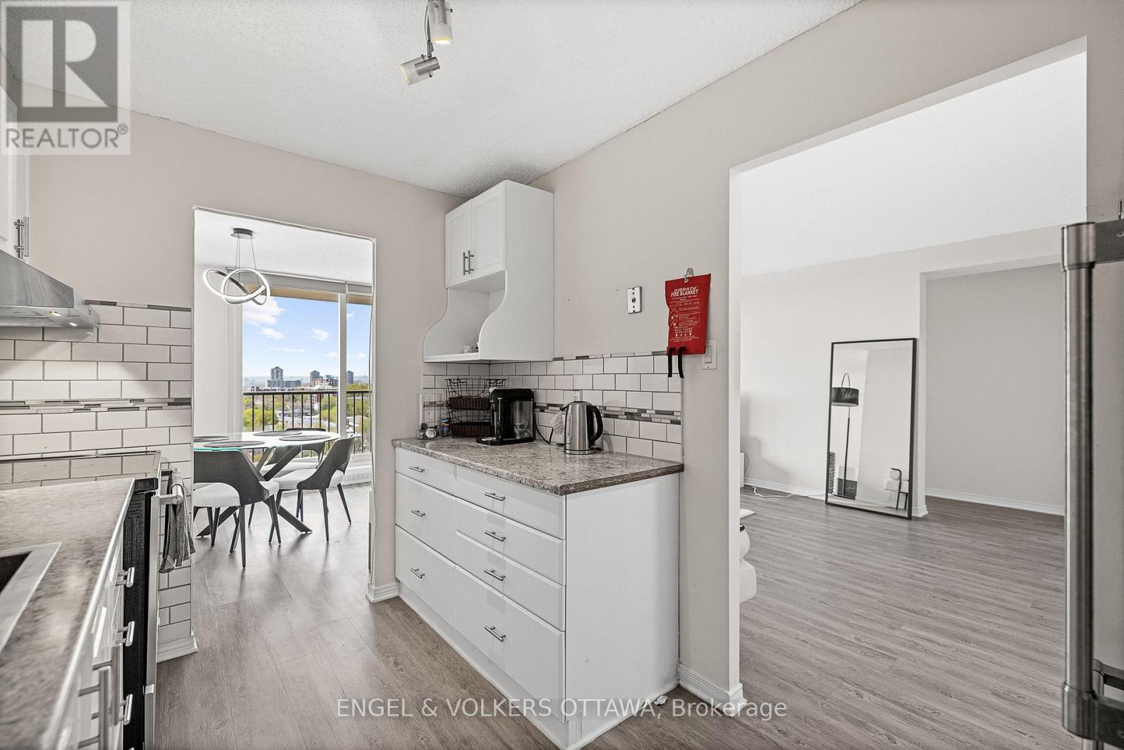 1404 - 665 Bathgate Drive, Ottawa, Ontario  K1K 3Y4 - Photo 9 - X12404624
