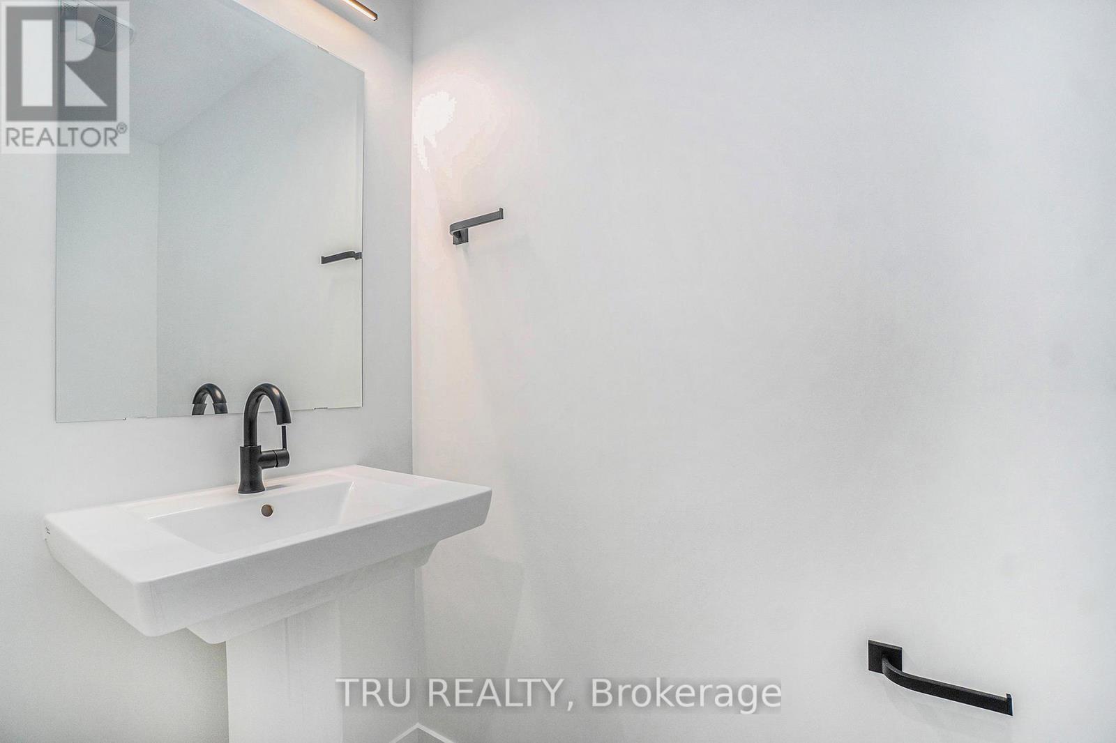 941 Cologne Street, Russell, Ontario  K0A 1W0 - Photo 11 - X12404637