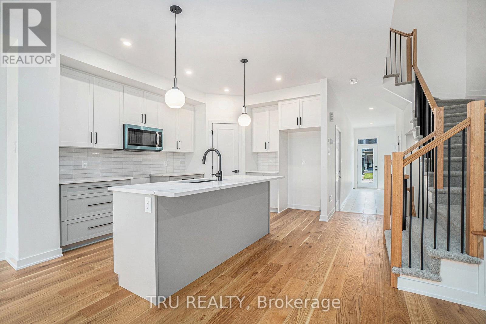 941 Cologne Street, Russell, Ontario  K0A 1W0 - Photo 7 - X12404637