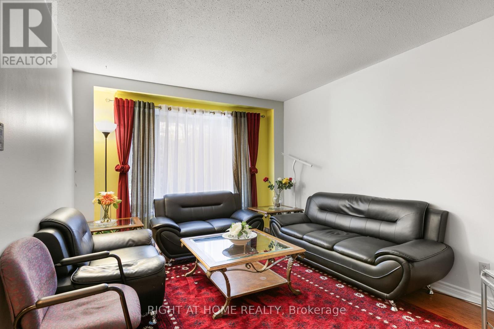3142 Dumaurier Avenue, Ottawa, Ontario  K2B 8R1 - Photo 4 - X12404653