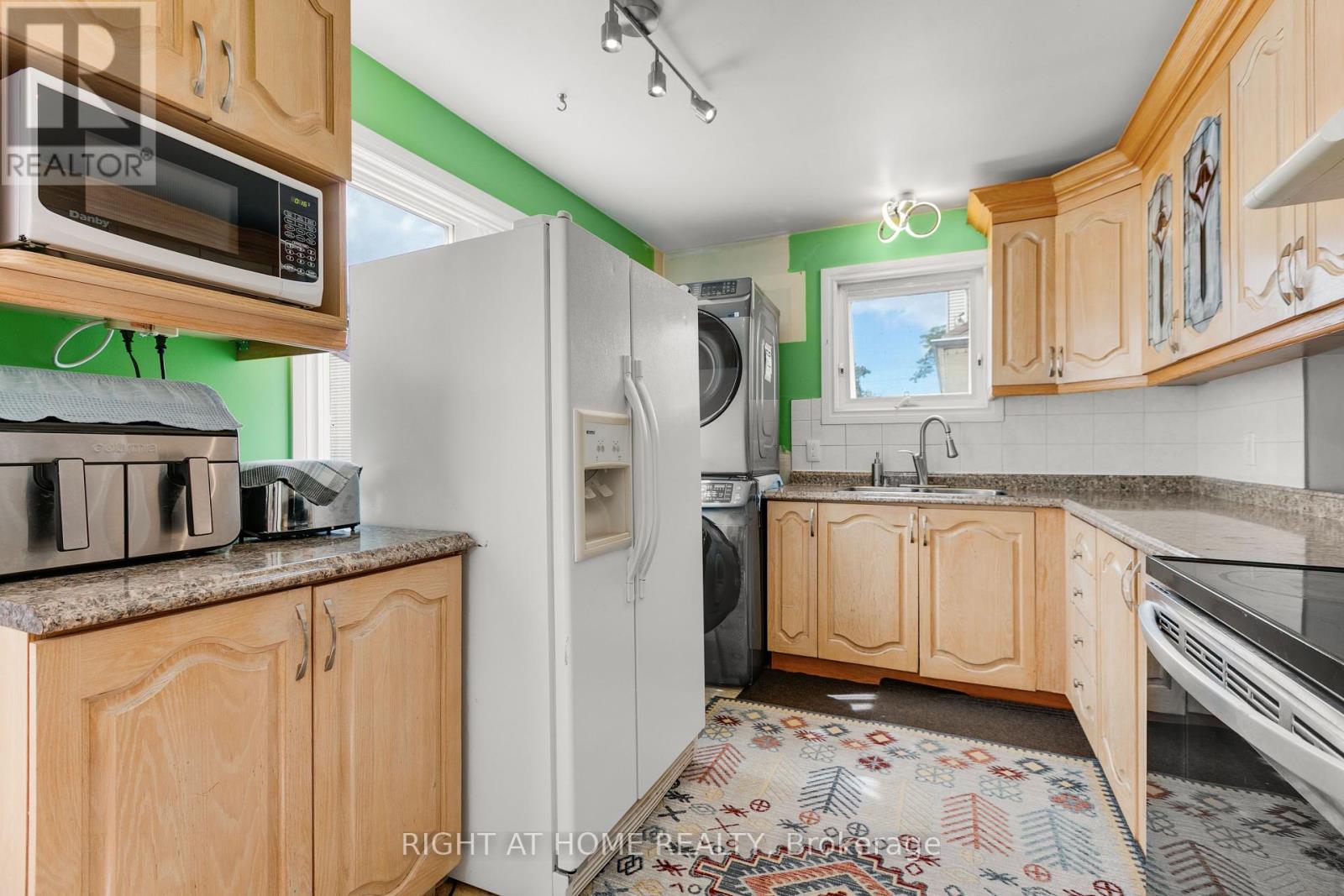 3142 Dumaurier Avenue, Ottawa, Ontario  K2B 8R1 - Photo 9 - X12404653