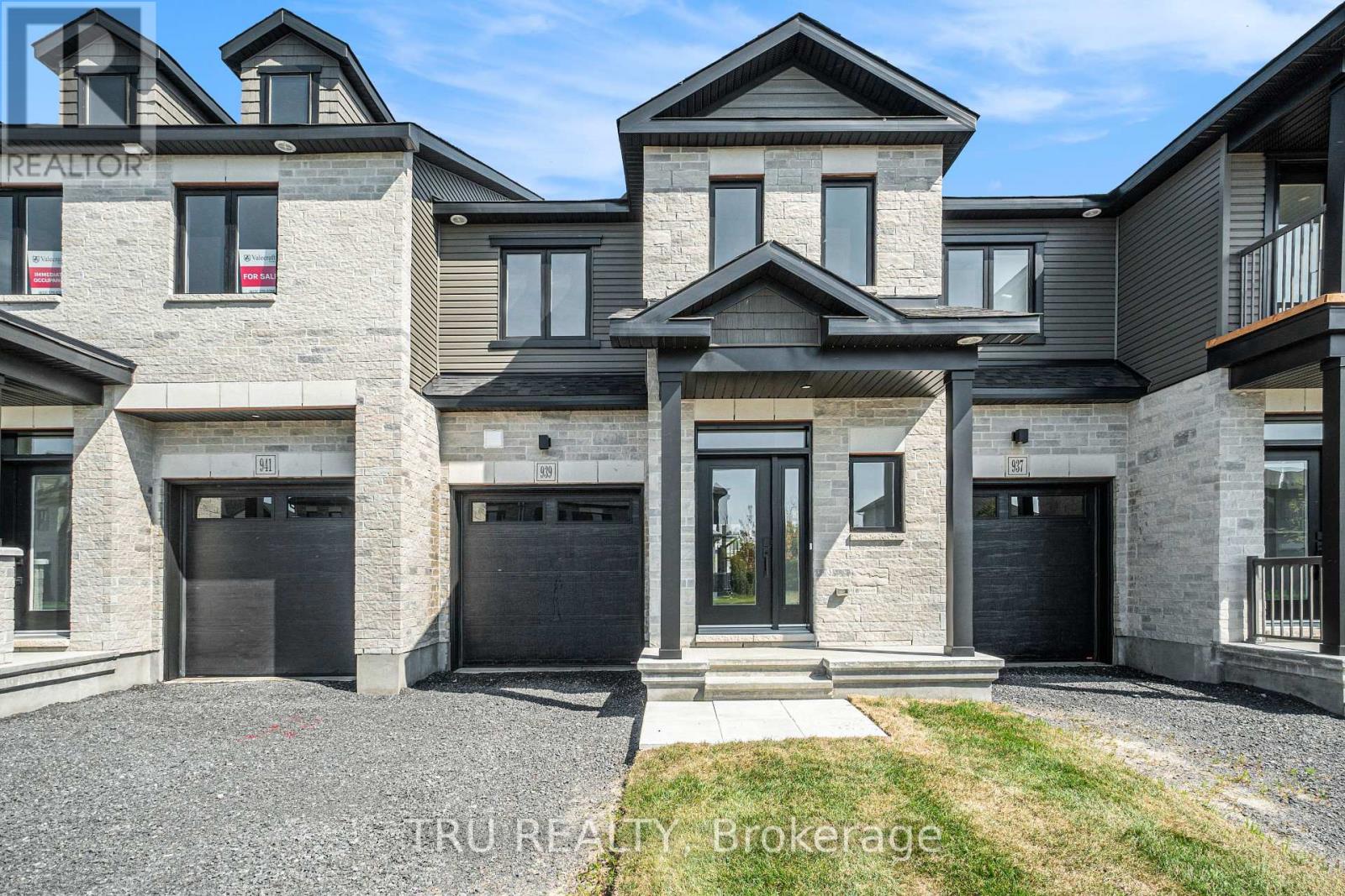 939 COLOGNE STREET, Russell, Ontario