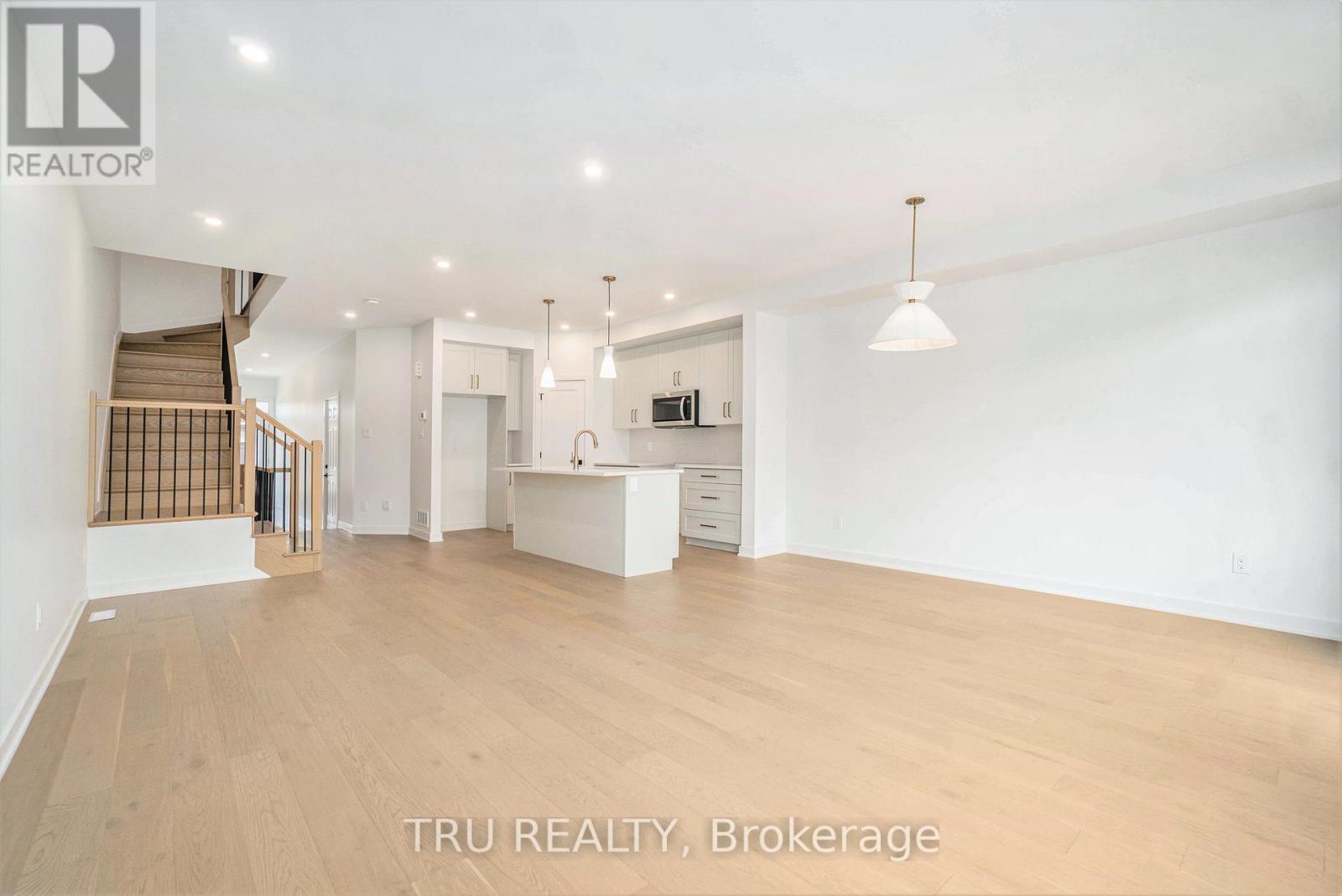 939 Cologne Street, Russell, Ontario  K0A 1W0 - Photo 10 - X12404665