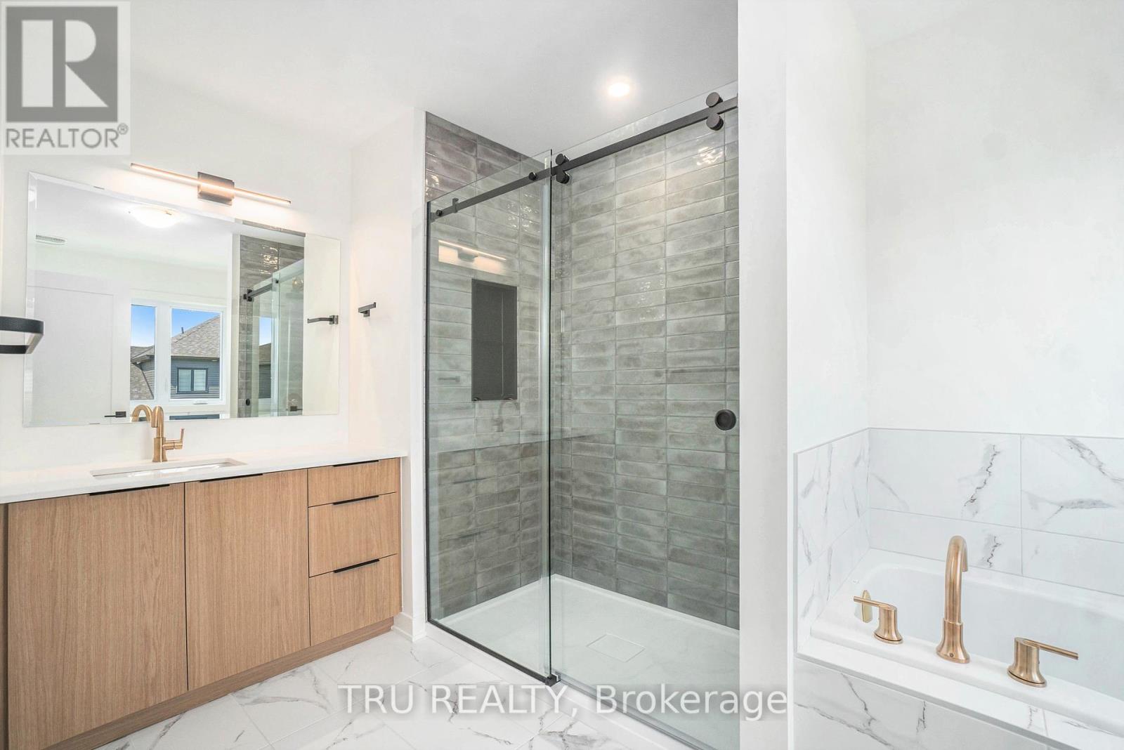 939 Cologne Street, Russell, Ontario  K0A 1W0 - Photo 14 - X12404665