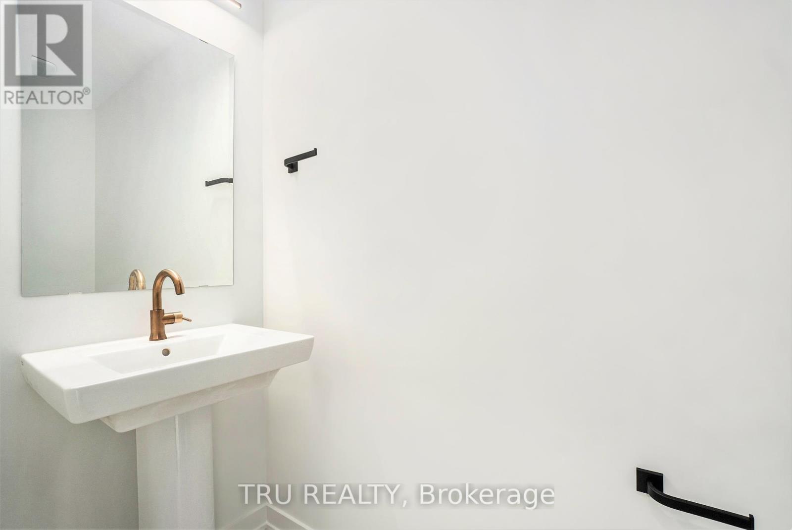 939 Cologne Street, Russell, Ontario  K0A 1W0 - Photo 3 - X12404665