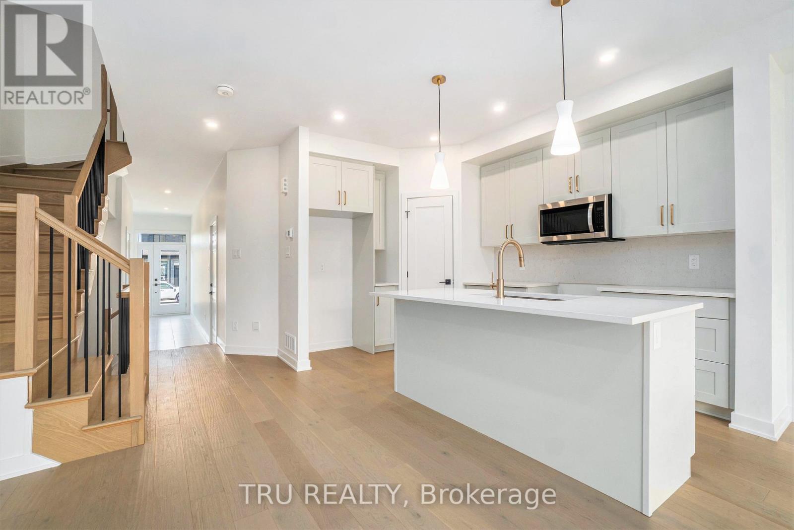 939 Cologne Street, Russell, Ontario  K0A 1W0 - Photo 4 - X12404665