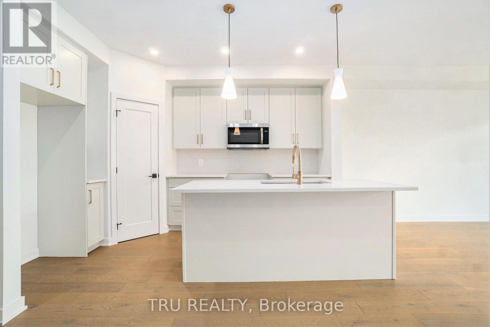 939 Cologne Street, Russell, Ontario  K0A 1W0 - Photo 6 - X12404665