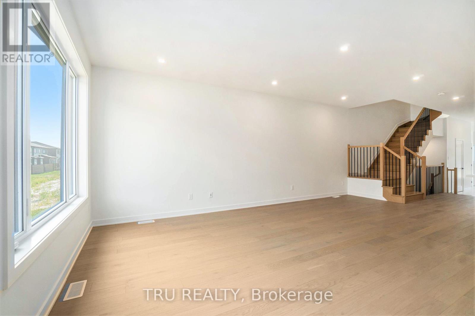 939 Cologne Street, Russell, Ontario  K0A 1W0 - Photo 8 - X12404665