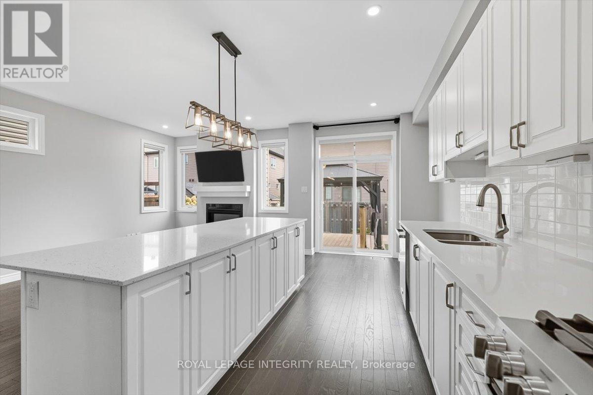 707 Des Aubepines Drive, Ottawa, Ontario  K4A 1C1 - Photo 14 - X12404666