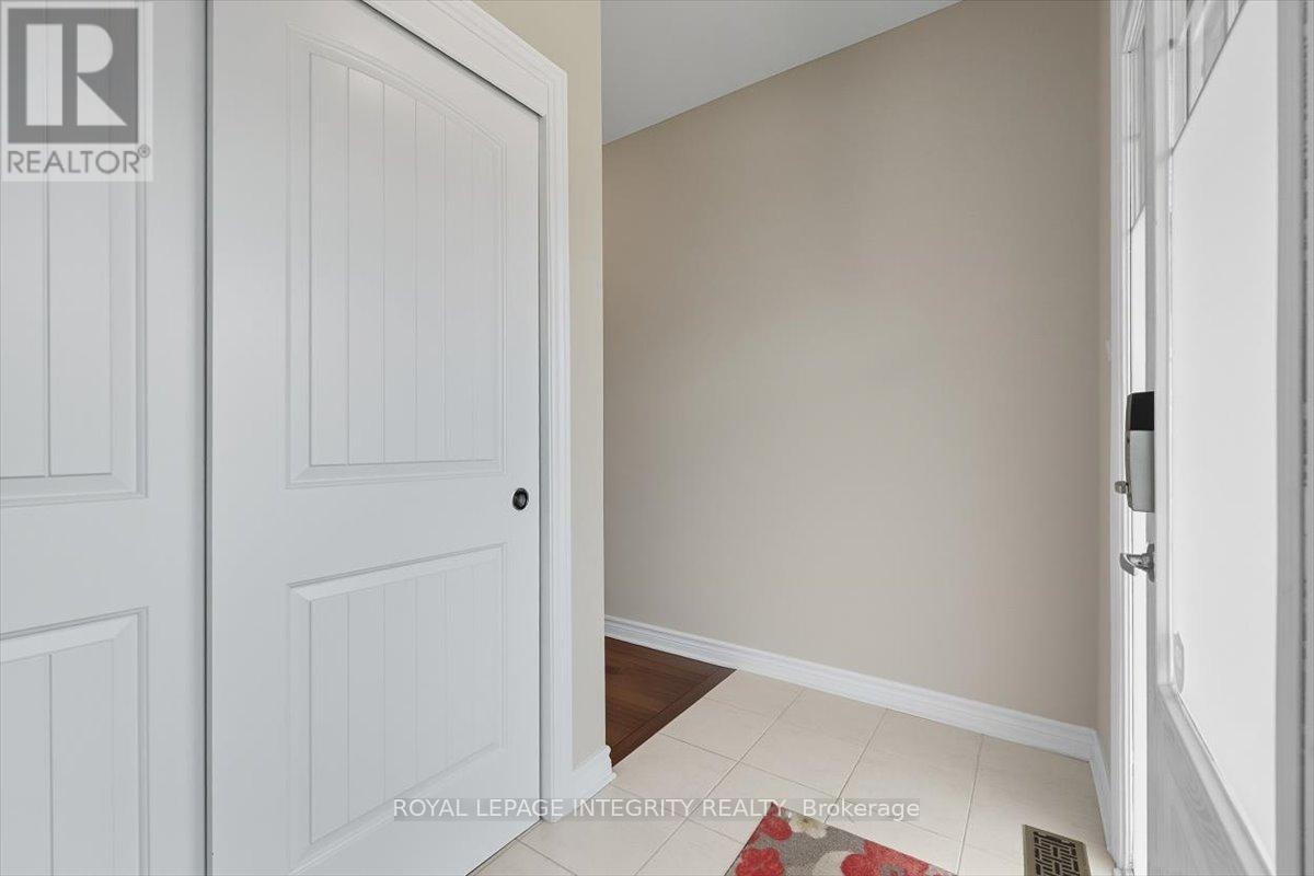 707 Des Aubepines Drive, Ottawa, Ontario  K4A 1C1 - Photo 3 - X12404666