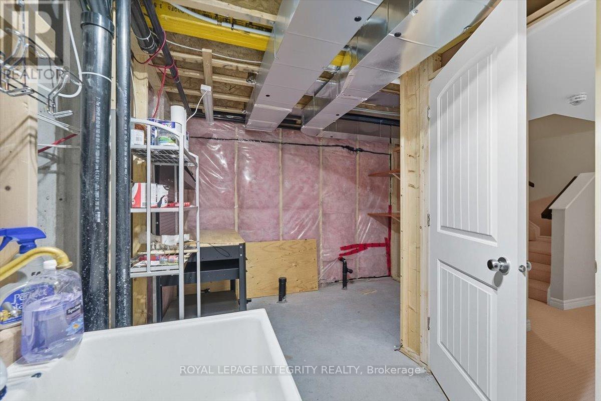 707 Des Aubepines Drive, Ottawa, Ontario  K4A 1C1 - Photo 37 - X12404666