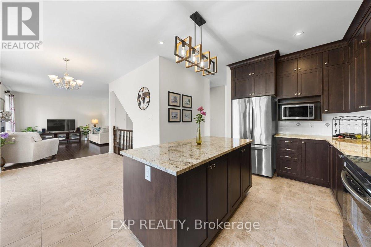 300 Grayburn Way, Ottawa, Ontario  K2J 0V8 - Photo 12 - X12404728
