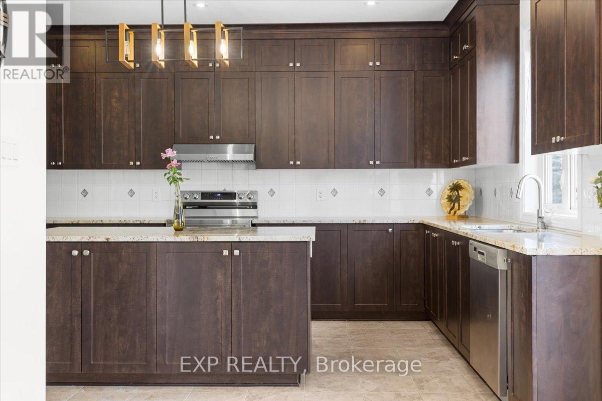300 Grayburn Way, Ottawa, Ontario  K2J 0V8 - Photo 14 - X12404728