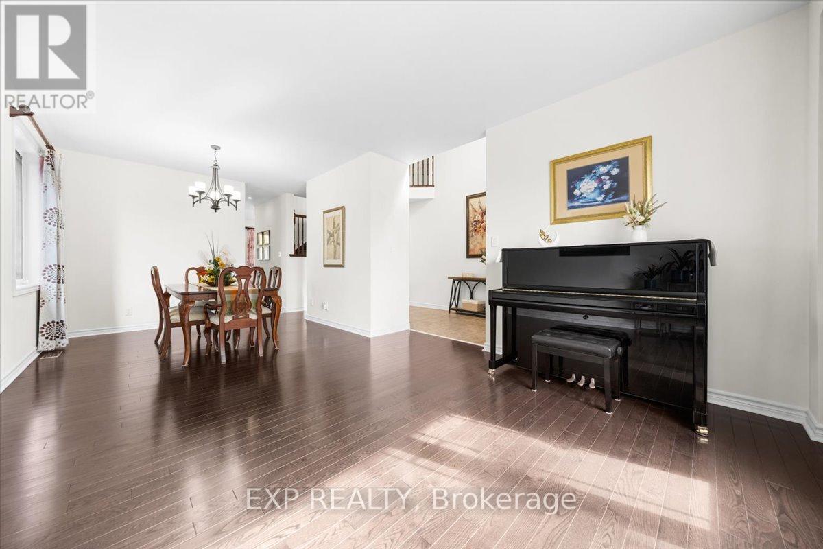 300 Grayburn Way, Ottawa, Ontario  K2J 0V8 - Photo 20 - X12404728